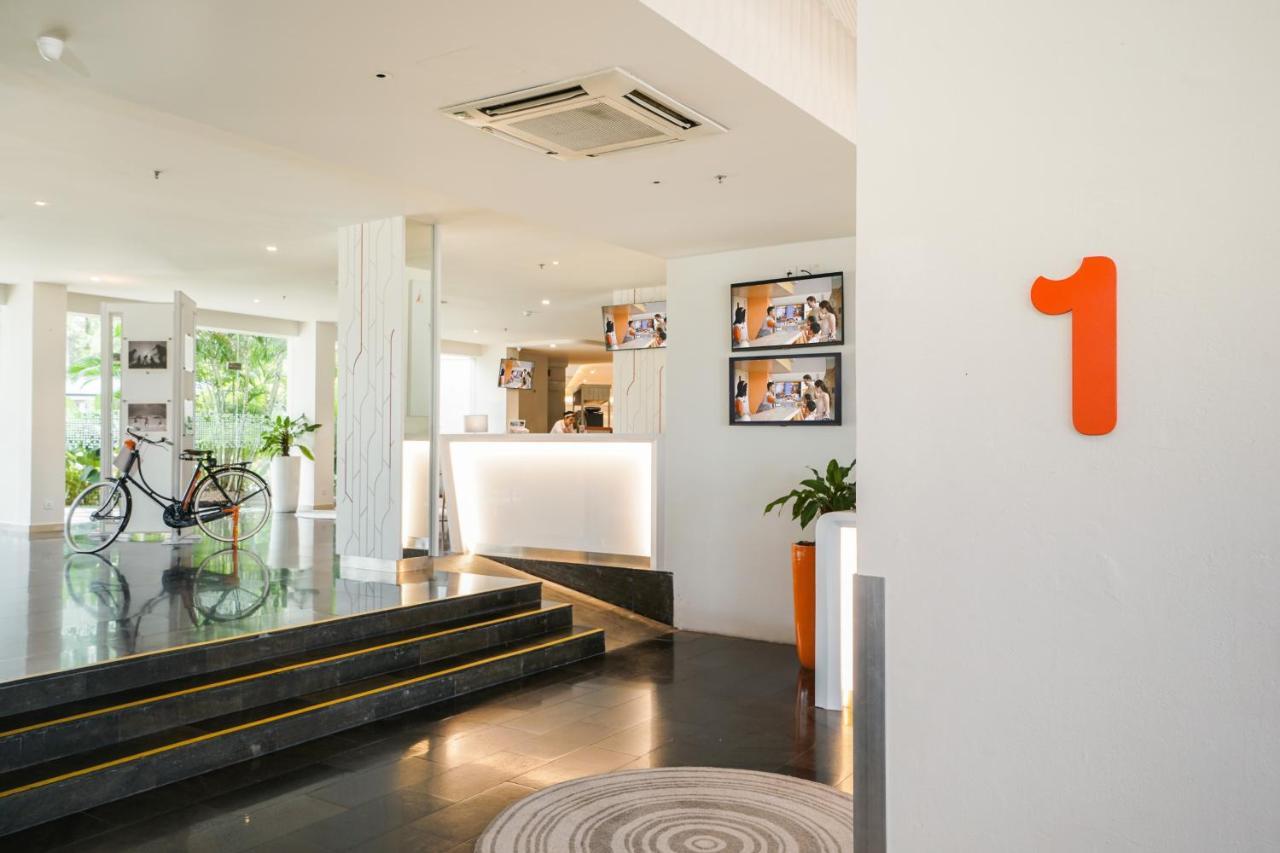 Harris Resort Batam Waterfront Sekupang Exteriör bild