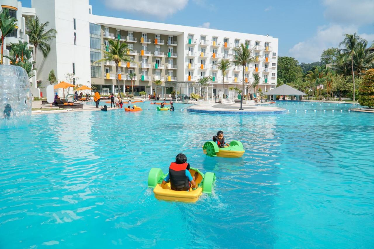 Harris Resort Batam Waterfront Sekupang Exteriör bild