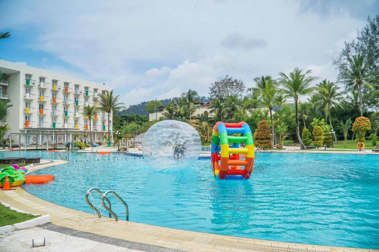 Harris Resort Batam Waterfront Sekupang Exteriör bild