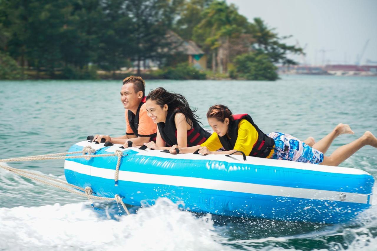 Harris Resort Batam Waterfront Sekupang Exteriör bild