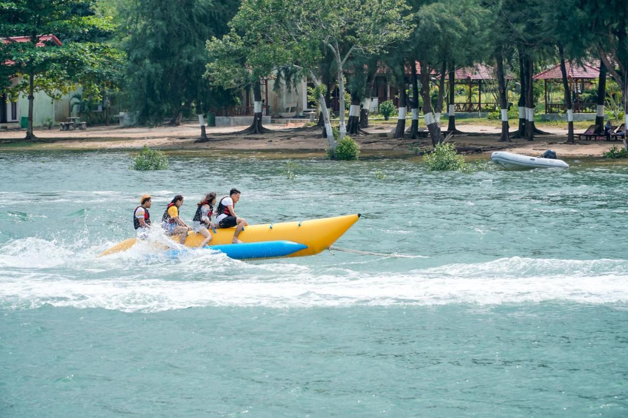 Harris Resort Batam Waterfront Sekupang Exteriör bild