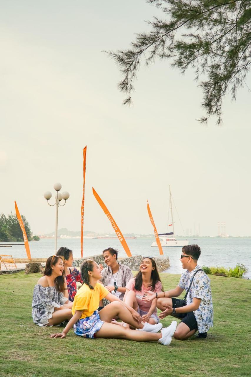 Harris Resort Batam Waterfront Sekupang Exteriör bild
