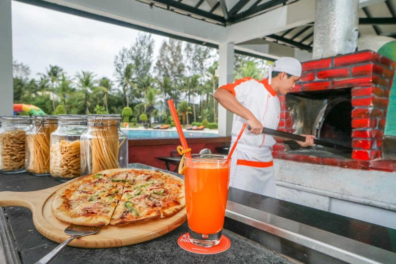 Harris Resort Batam Waterfront Sekupang Exteriör bild