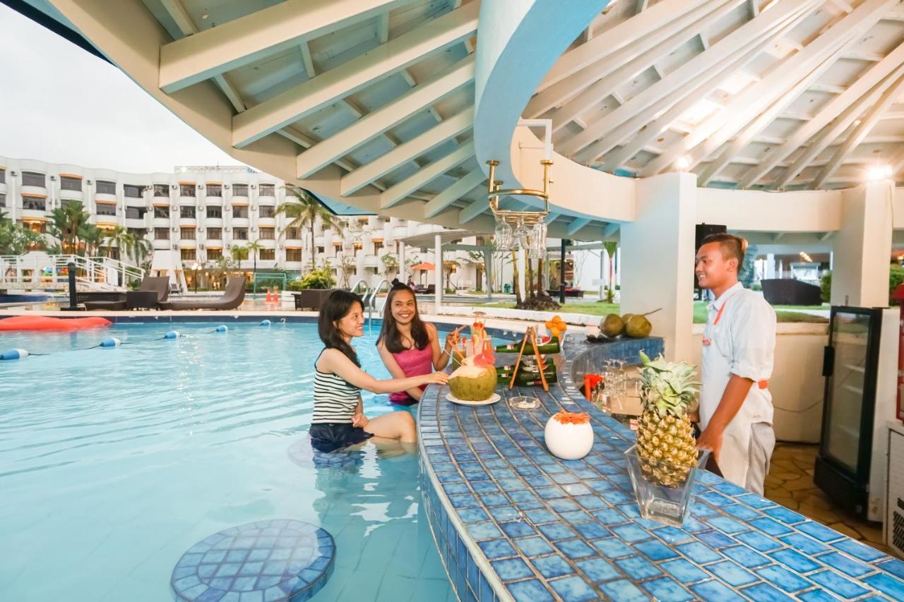 Harris Resort Batam Waterfront Sekupang Exteriör bild
