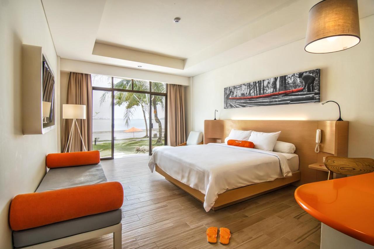 Harris Resort Batam Waterfront Sekupang Exteriör bild